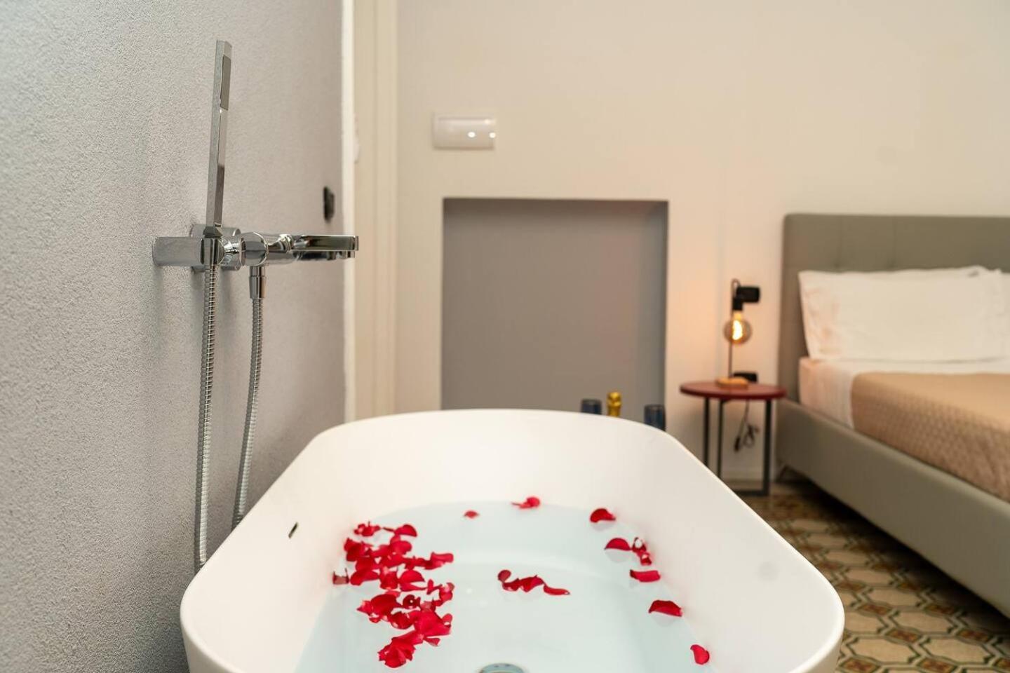 La Piazza Suite Naples Extérieur photo